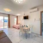 Vibrant In Centre Бибионе