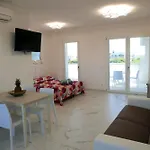 Vibrant In Centre Apartment *