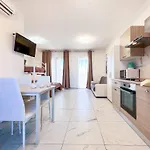 Vibrant In Centre Apartment *